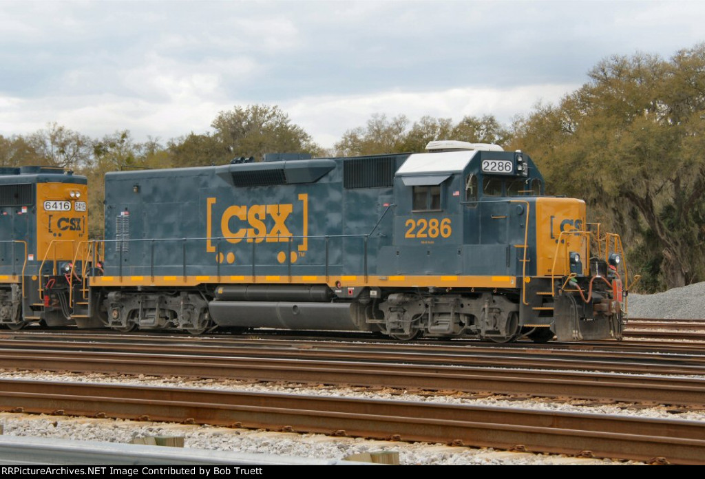 Mother &amp; Slug Set CSXT 6416 &amp; 2286 in  the latest paint scheme.